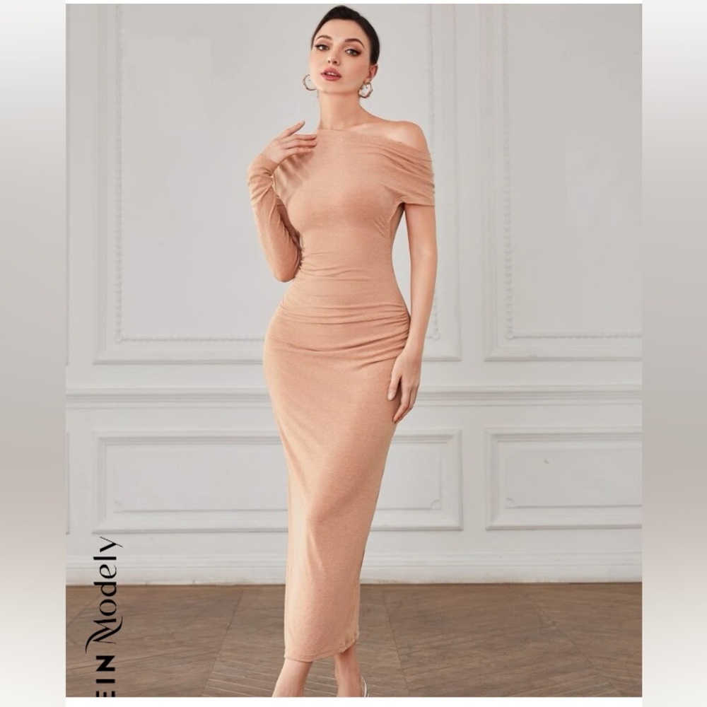 SHEIN Modely Solid Ruched Bodycon Dress